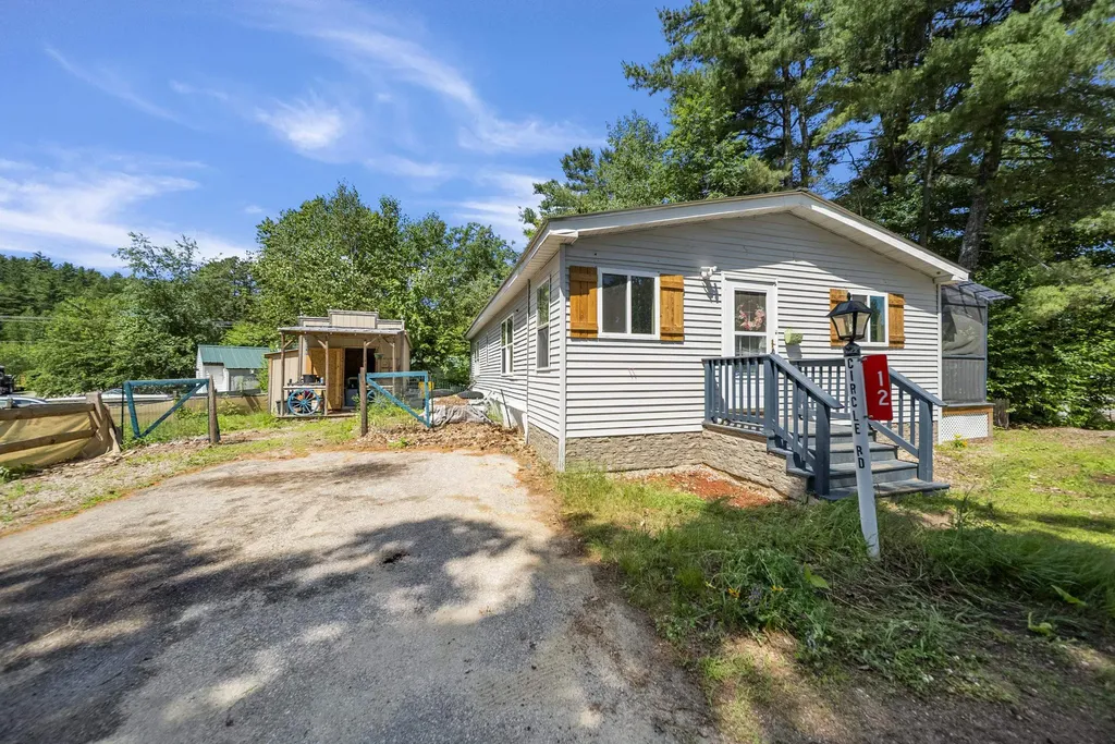 12 Circle Road Ossipee NH 03814