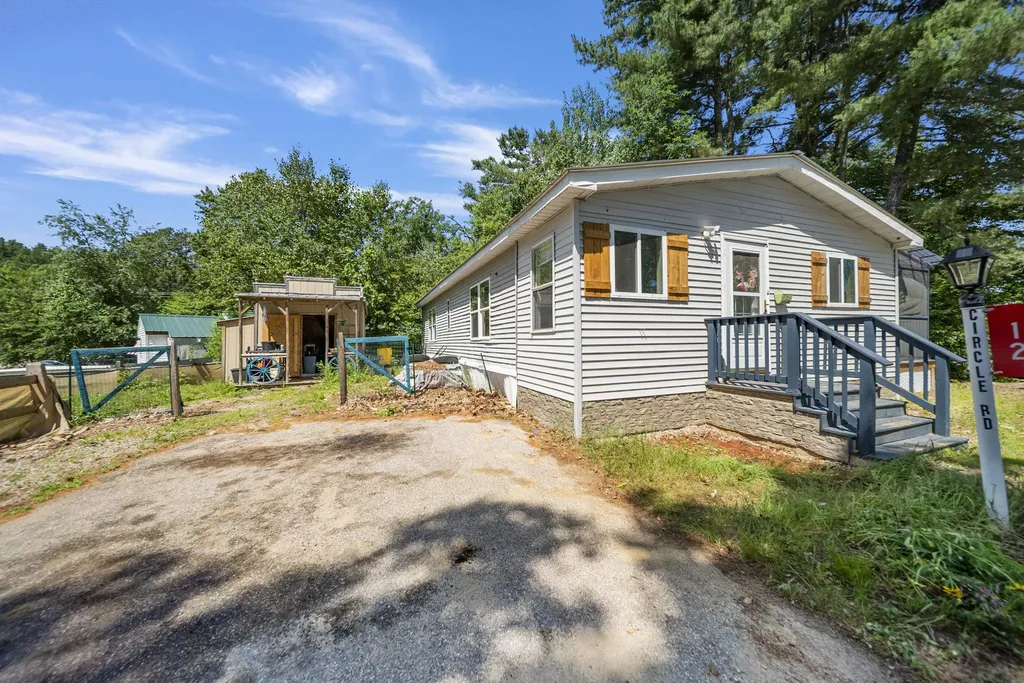 12 Circle Road Ossipee NH 03814