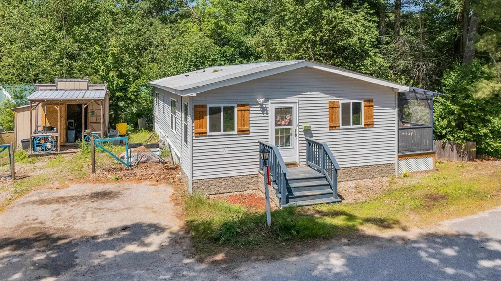 12 Circle Road Ossipee NH 03814
