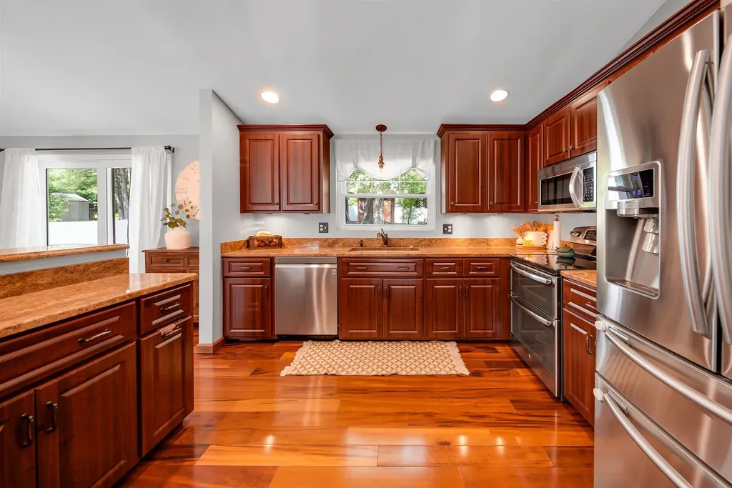20 Cimmarron Drive Nashua NH 03062