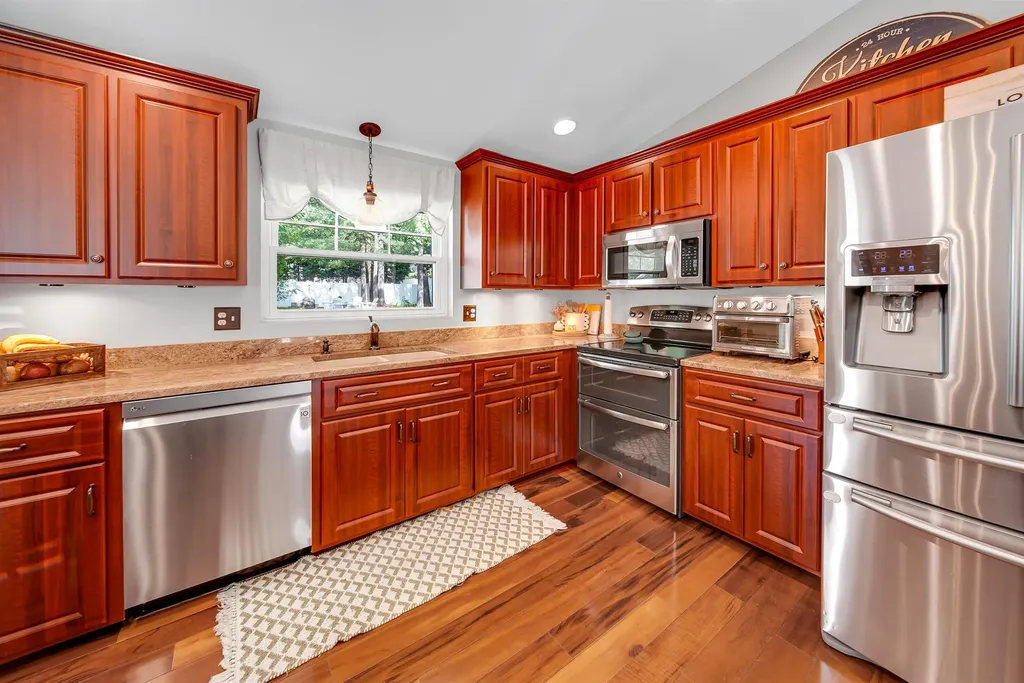 20 Cimmarron Drive Nashua NH 03062