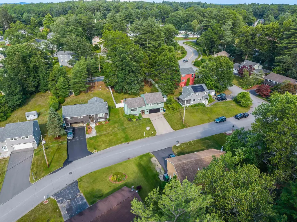20 Cimmarron Drive Nashua NH 03062