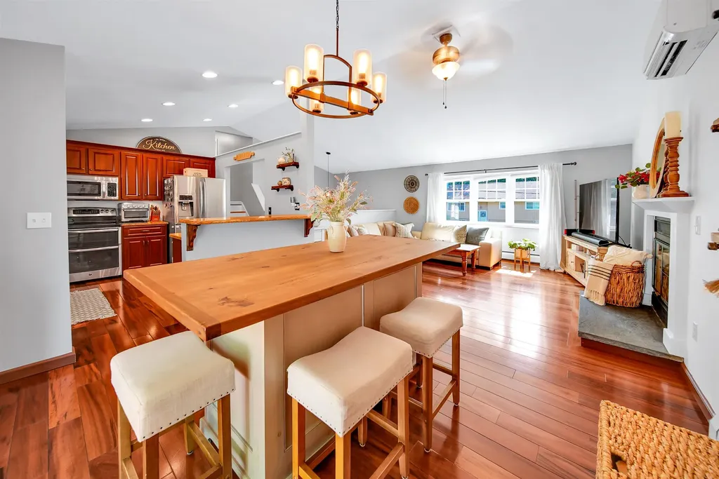 20 Cimmarron Drive Nashua NH 03062