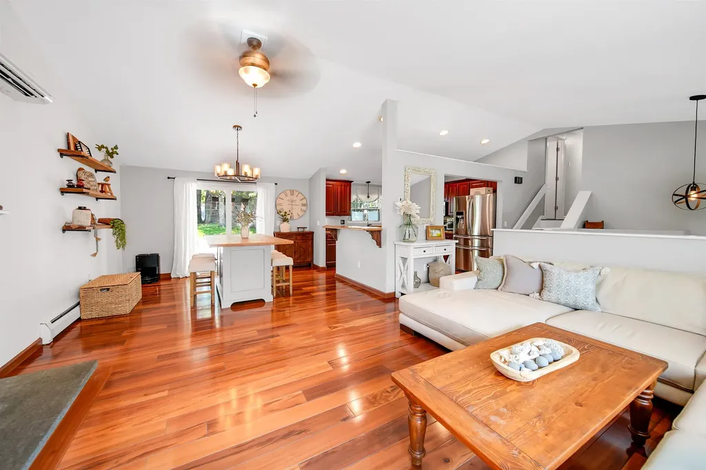 20 Cimmarron Drive Nashua NH 03062