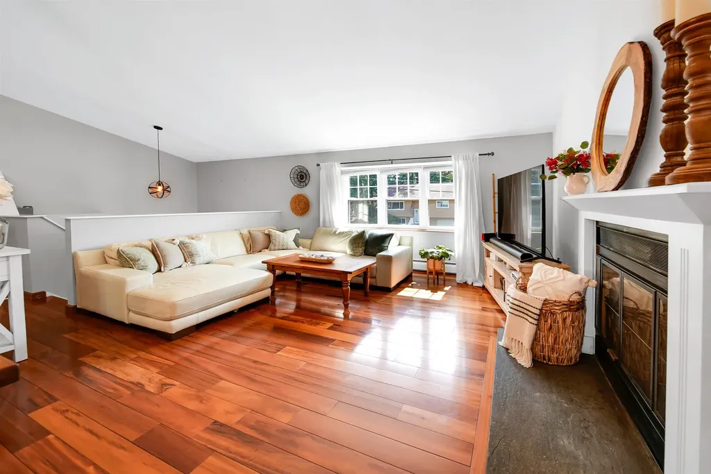 20 Cimmarron Drive Nashua NH 03062