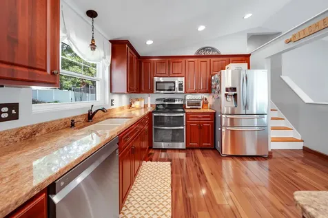 20 Cimmarron Drive Nashua NH 03062