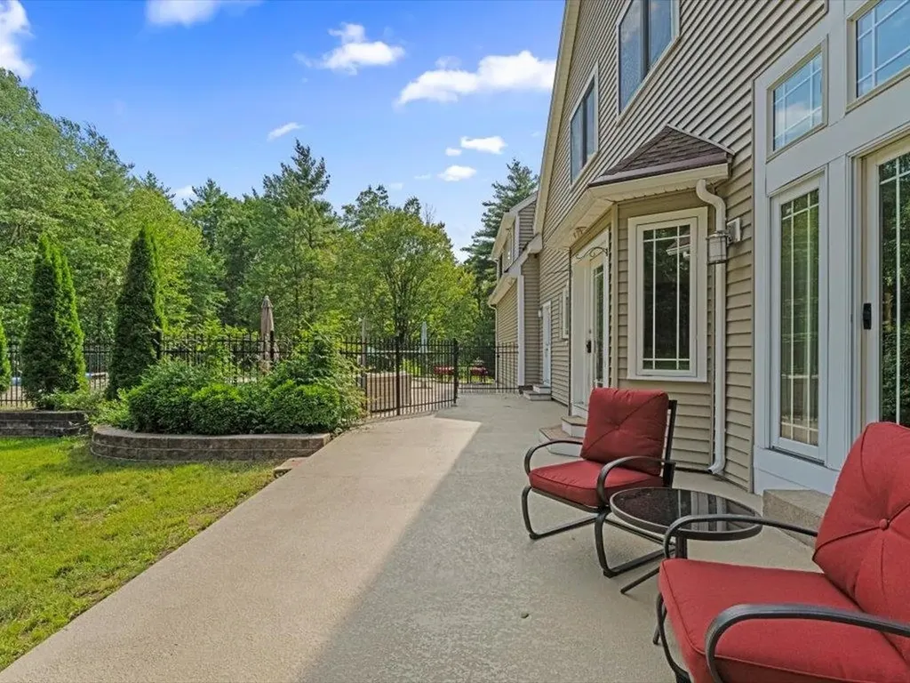 1 Dragonfly Way Londonderry NH 03053
