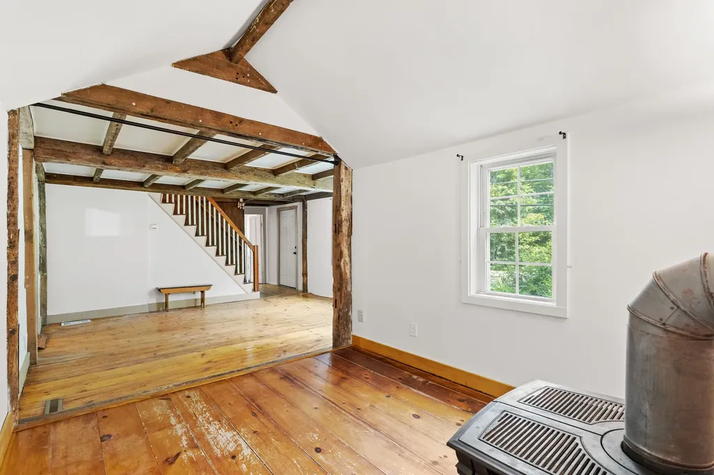 102 Green Road Raymond NH 03077
