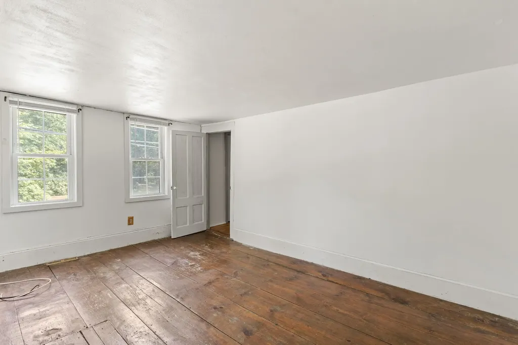 102 Green Road Raymond NH 03077
