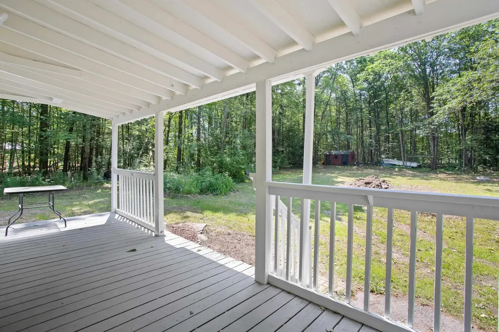 102 Green Road Raymond NH 03077
