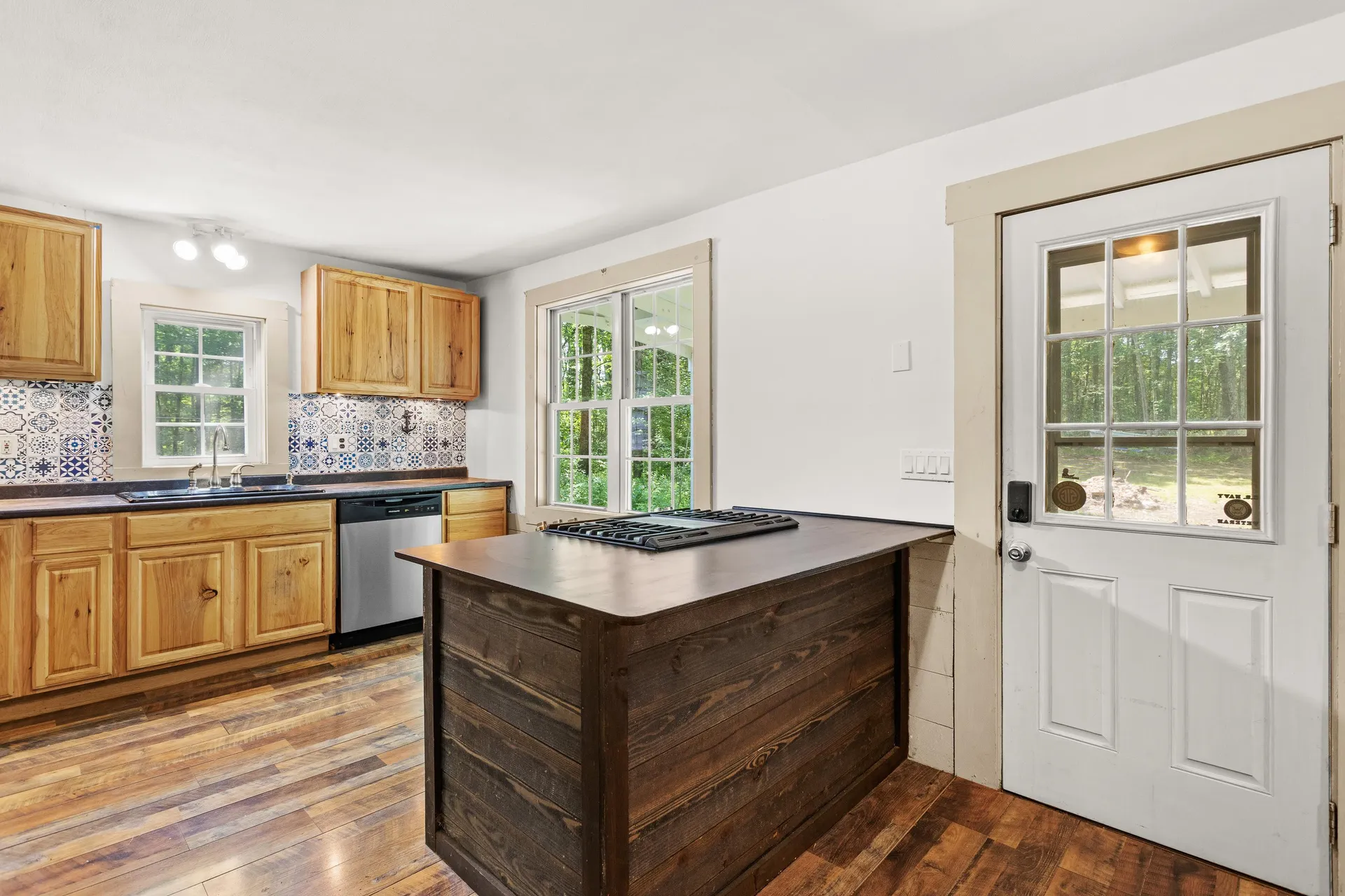 102 Green Road Raymond NH 03077