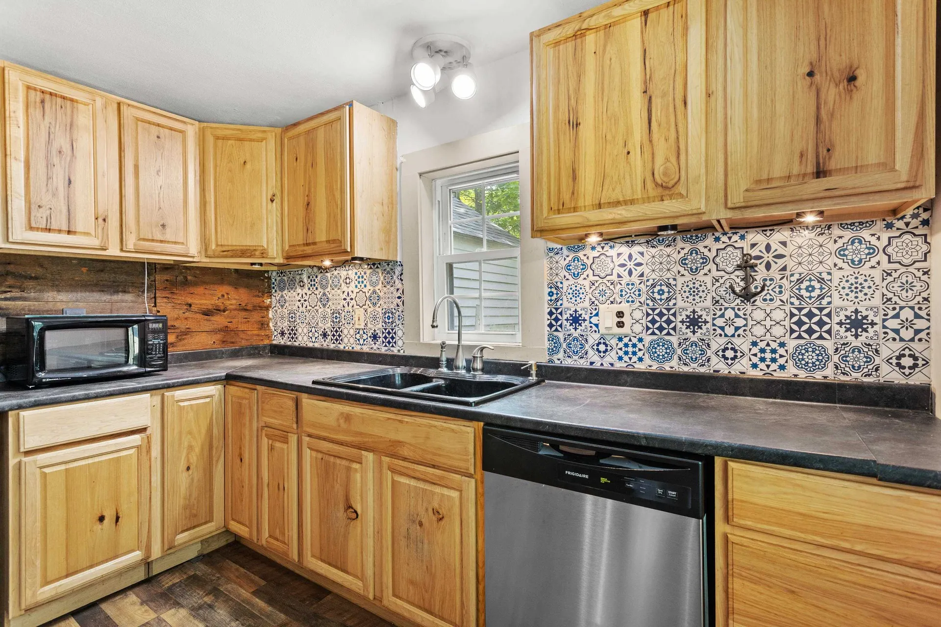 102 Green Road Raymond NH 03077