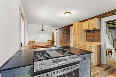 102 Green Road Raymond NH 03077
