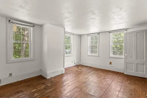 102 Green Road Raymond NH 03077