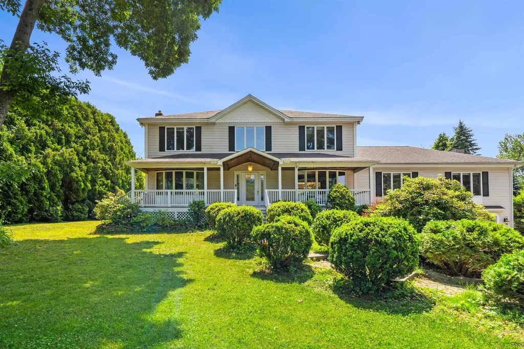 10 Roy Drive Hudson NH 03051-3538