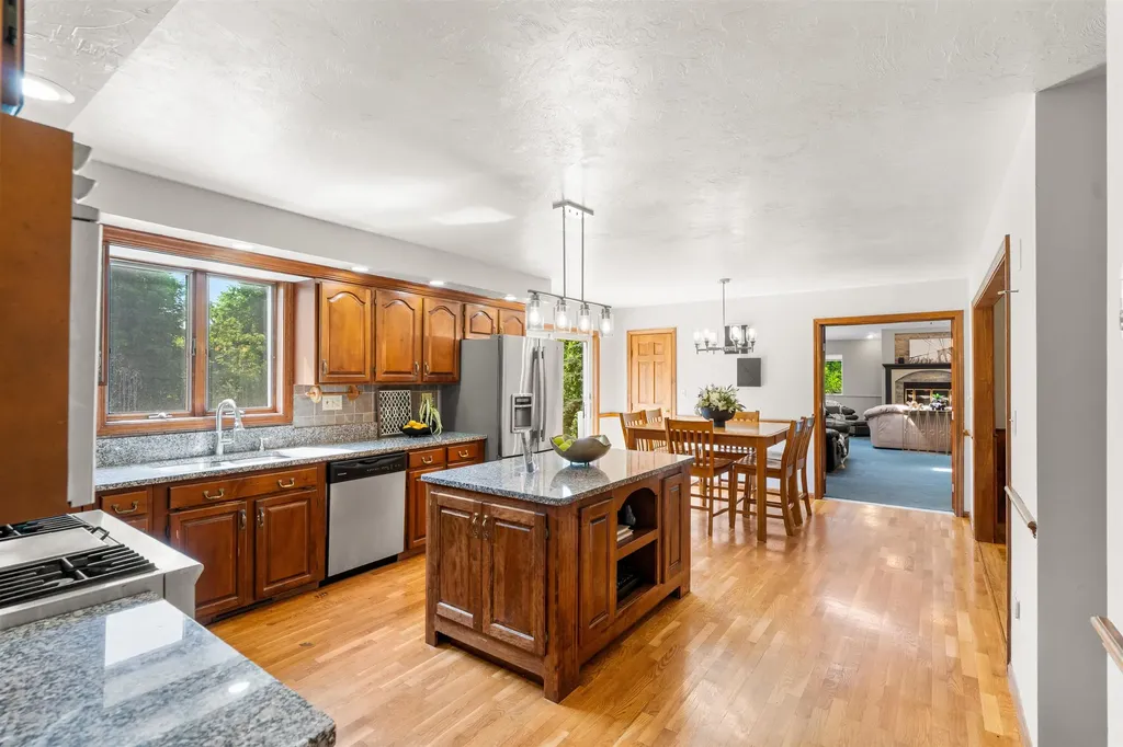 10 Roy Drive Hudson NH 03051-3538