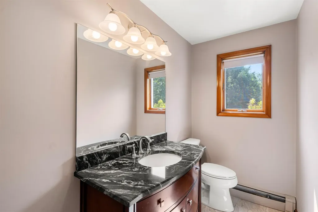 10 Roy Drive Hudson NH 03051-3538