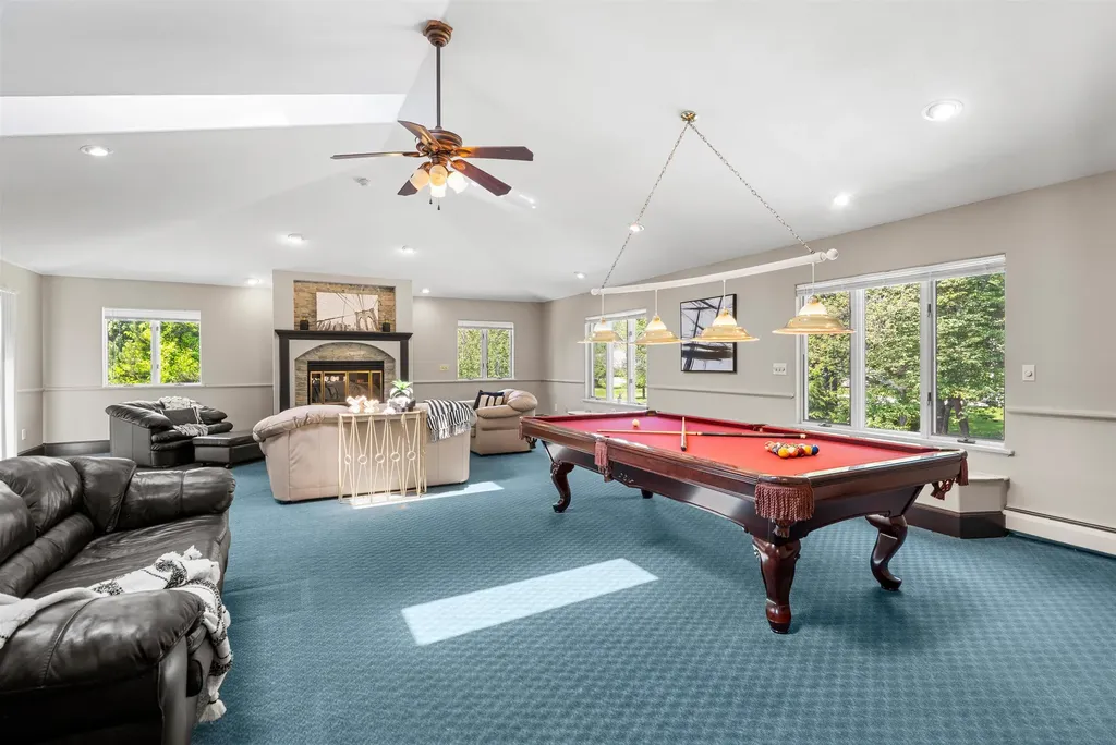 10 Roy Drive Hudson NH 03051-3538