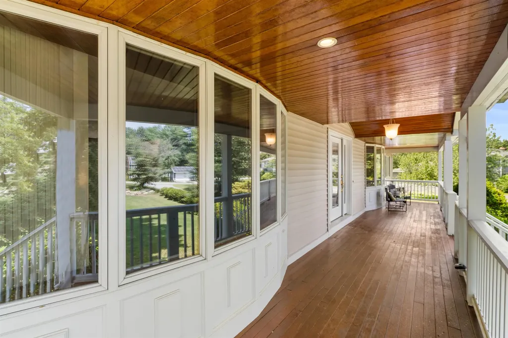 10 Roy Drive Hudson NH 03051-3538