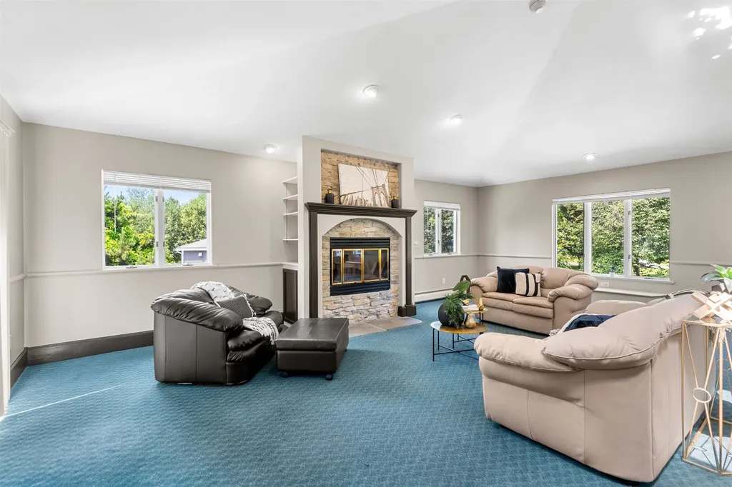 10 Roy Drive Hudson NH 03051-3538