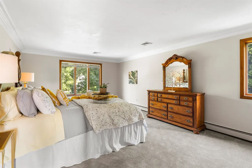 10 Roy Drive Hudson NH 03051-3538