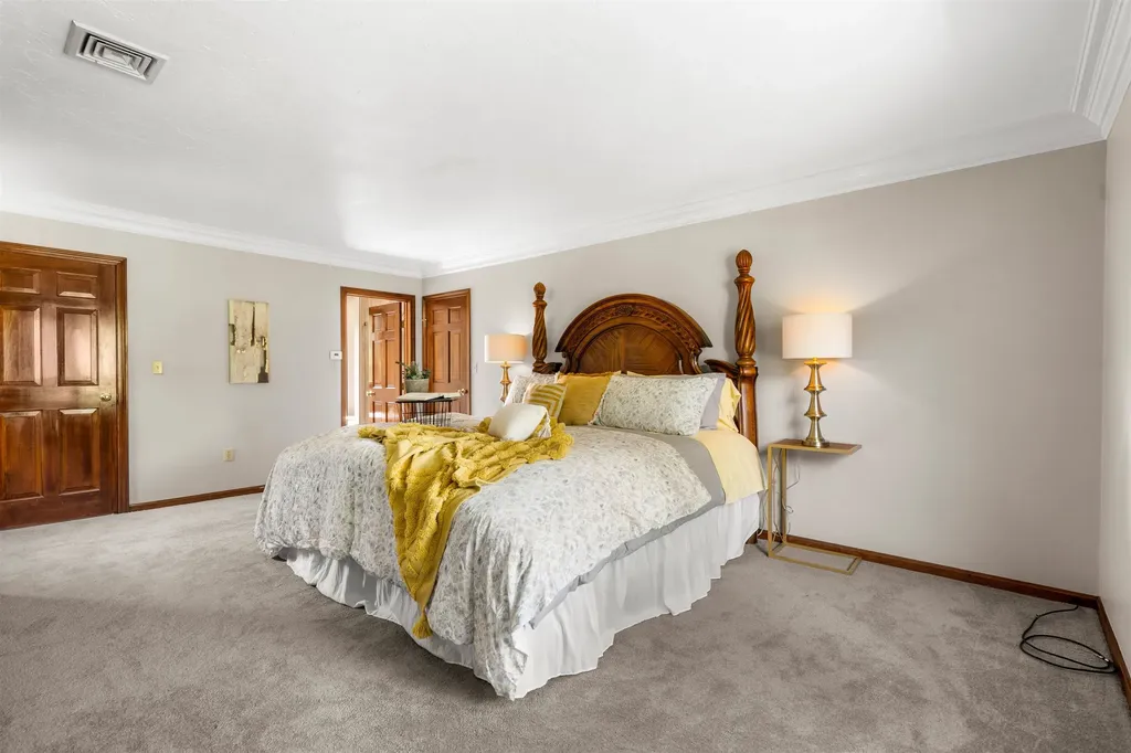 10 Roy Drive Hudson NH 03051-3538