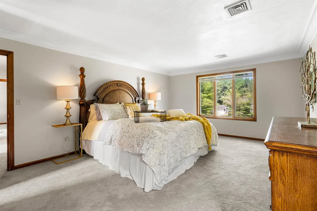 10 Roy Drive Hudson NH 03051-3538