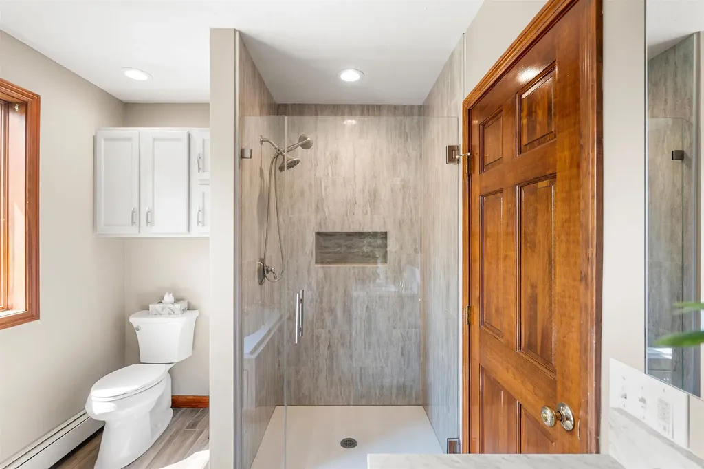 10 Roy Drive Hudson NH 03051-3538