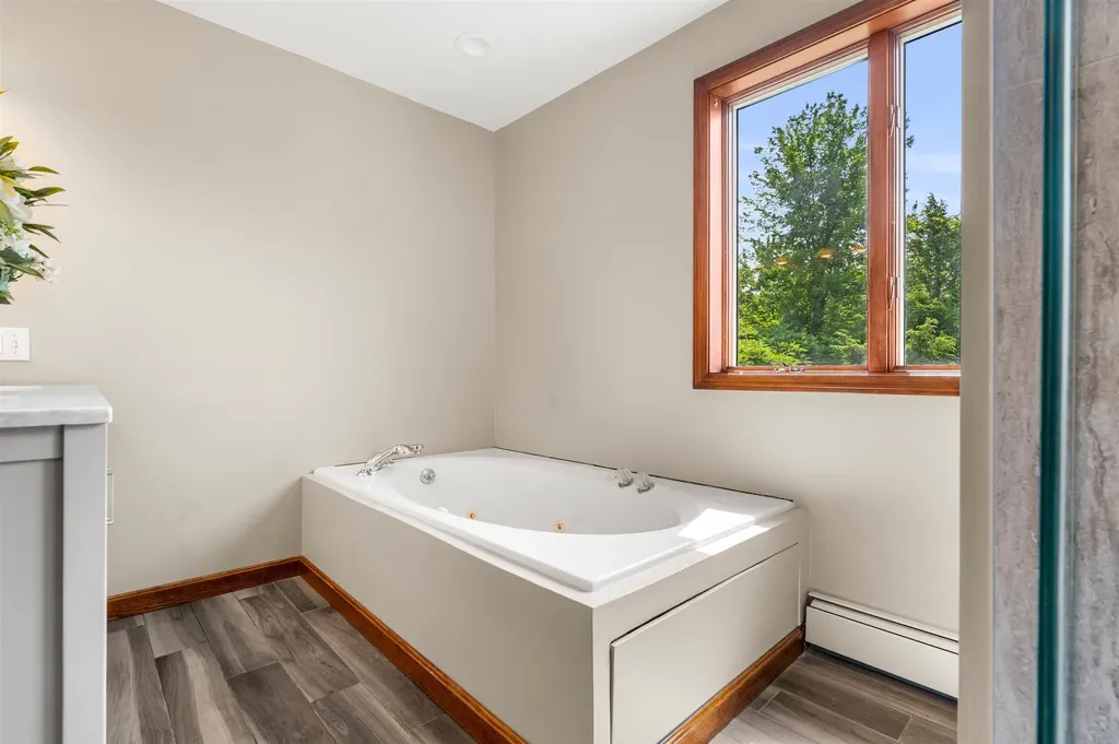 10 Roy Drive Hudson NH 03051-3538