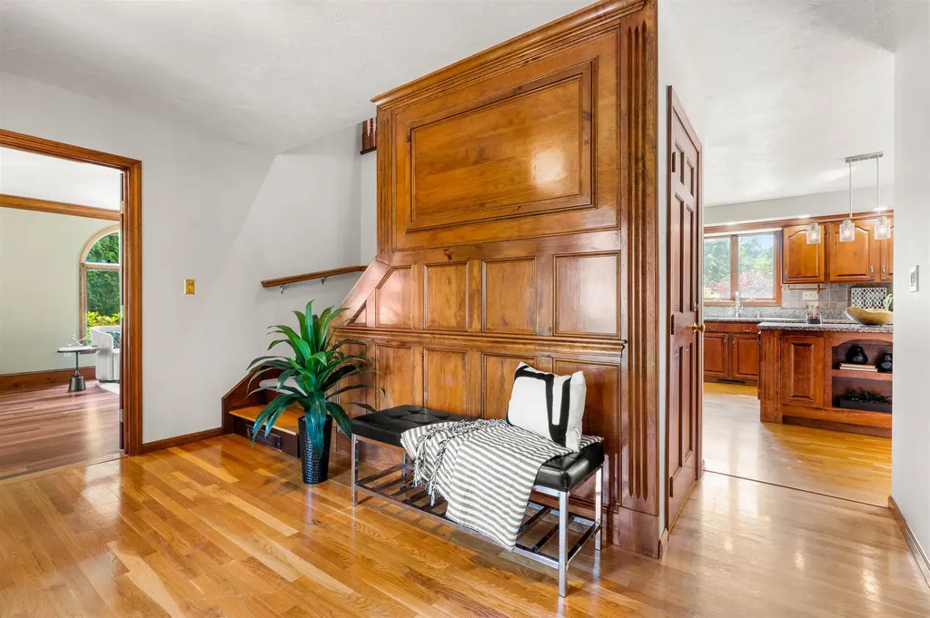 10 Roy Drive Hudson NH 03051-3538