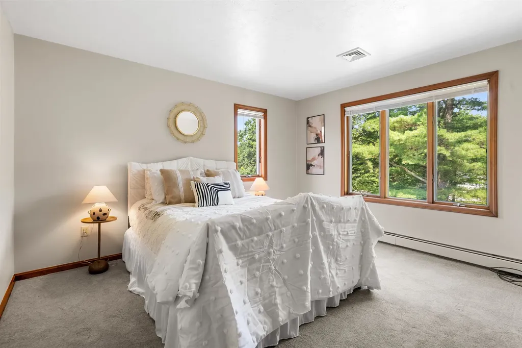 10 Roy Drive Hudson NH 03051-3538