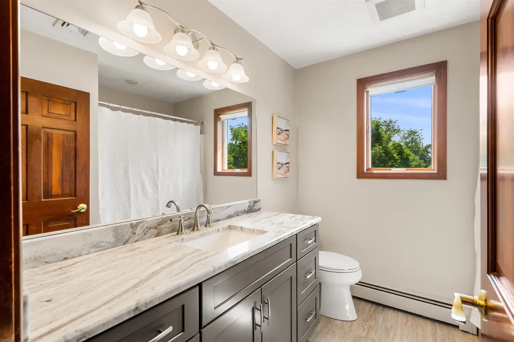 10 Roy Drive Hudson NH 03051-3538