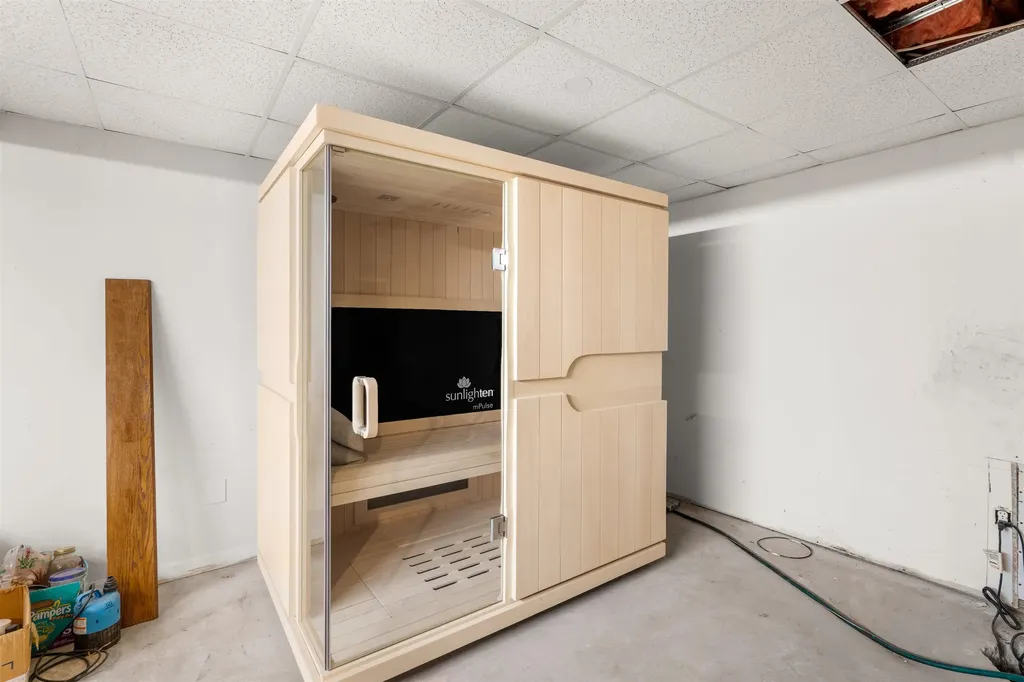 10 Roy Drive Hudson NH 03051-3538