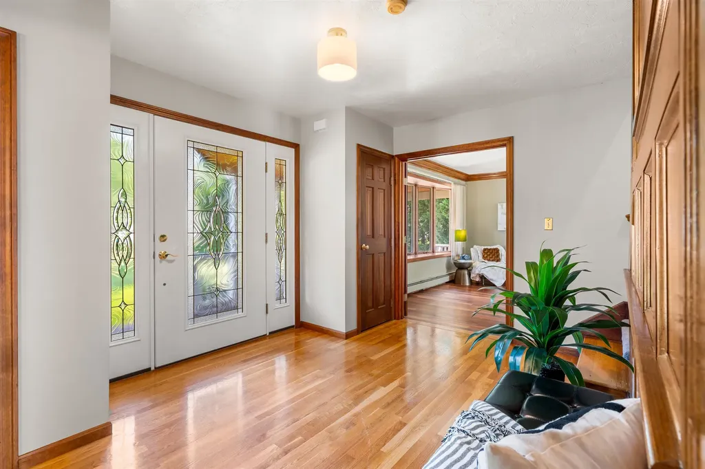 10 Roy Drive Hudson NH 03051-3538