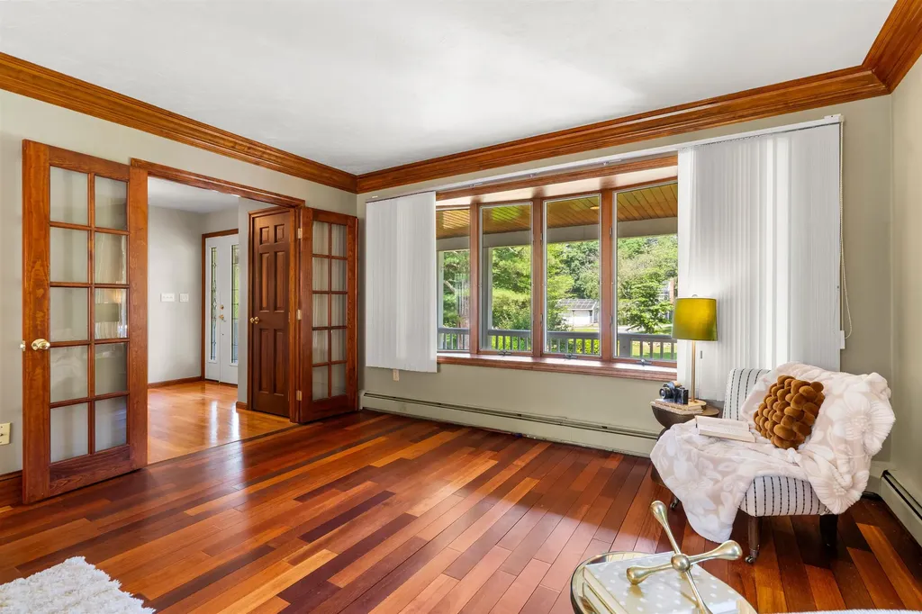 10 Roy Drive Hudson NH 03051-3538