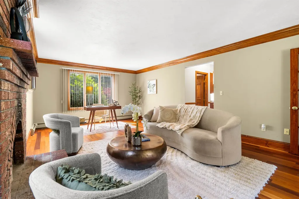 10 Roy Drive Hudson NH 03051-3538