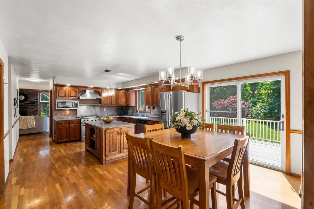 10 Roy Drive Hudson NH 03051-3538