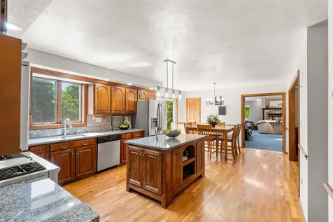 10 Roy Drive Hudson NH 03051-3538