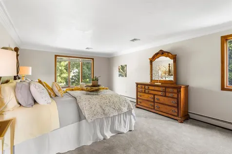 10 Roy Drive Hudson NH 03051-3538