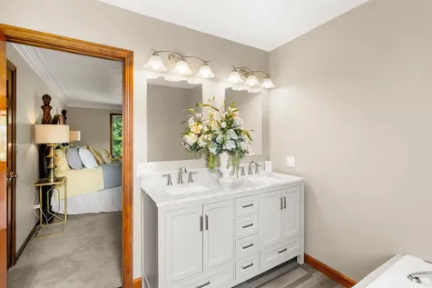 10 Roy Drive Hudson NH 03051-3538