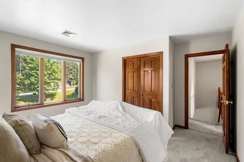 10 Roy Drive Hudson NH 03051-3538