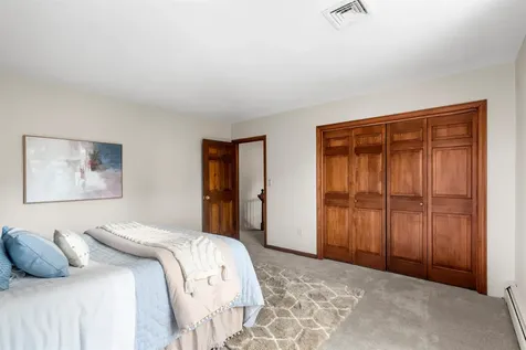 10 Roy Drive Hudson NH 03051-3538