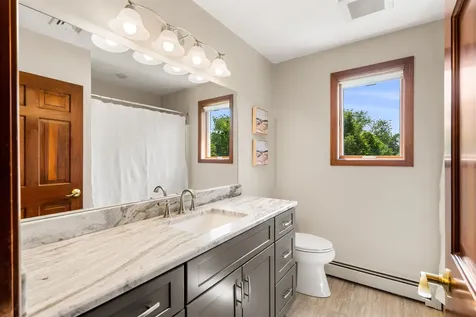 10 Roy Drive Hudson NH 03051-3538