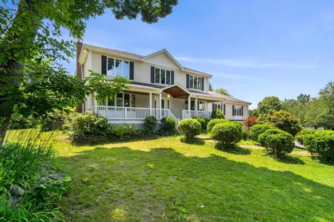 10 Roy Drive Hudson NH 03051-3538