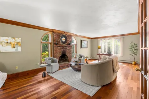 10 Roy Drive Hudson NH 03051-3538