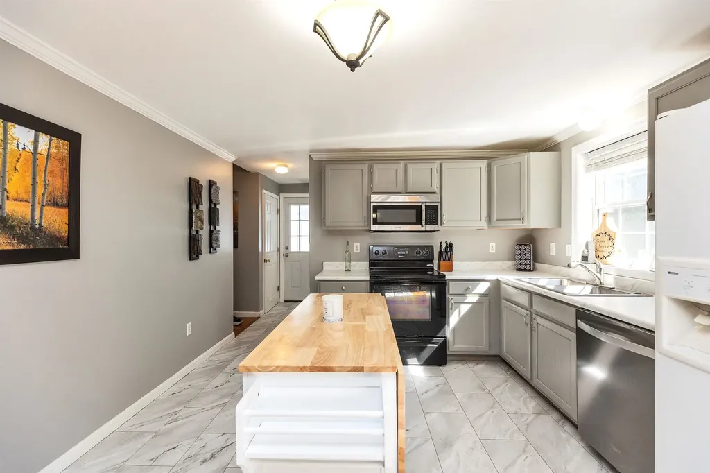 228 Whittington Street Manchester NH 03104