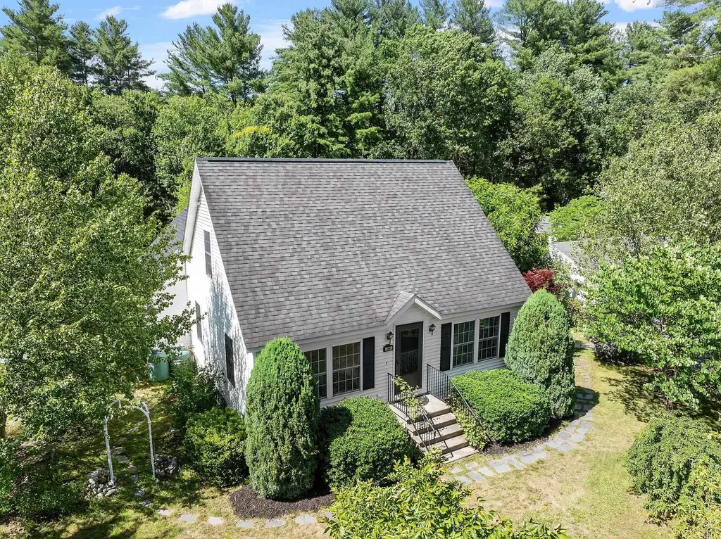 26 Willow Street Pelham NH 03076