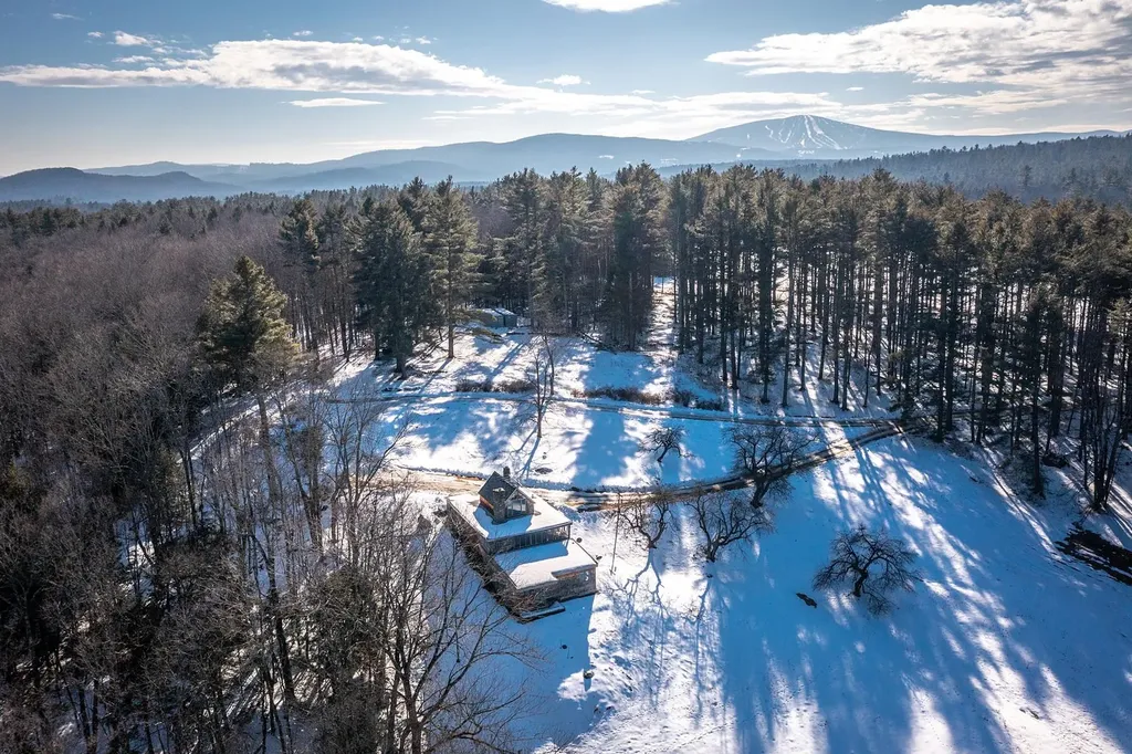 340 Melendy Hill Road Londonderry VT 05155