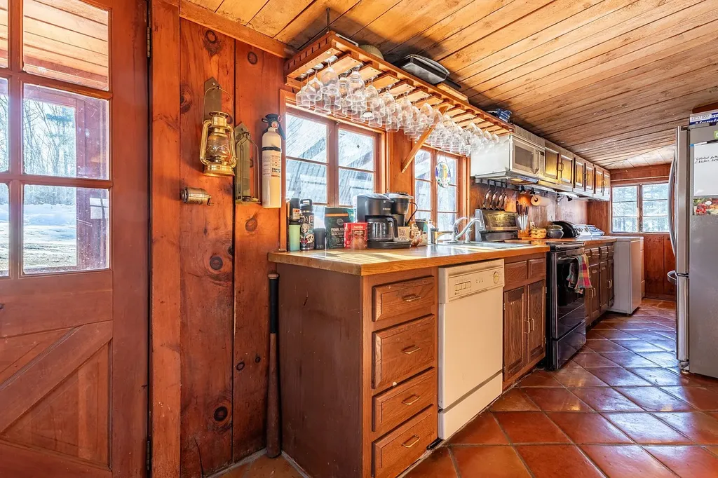 340 Melendy Hill Road Londonderry VT 05155