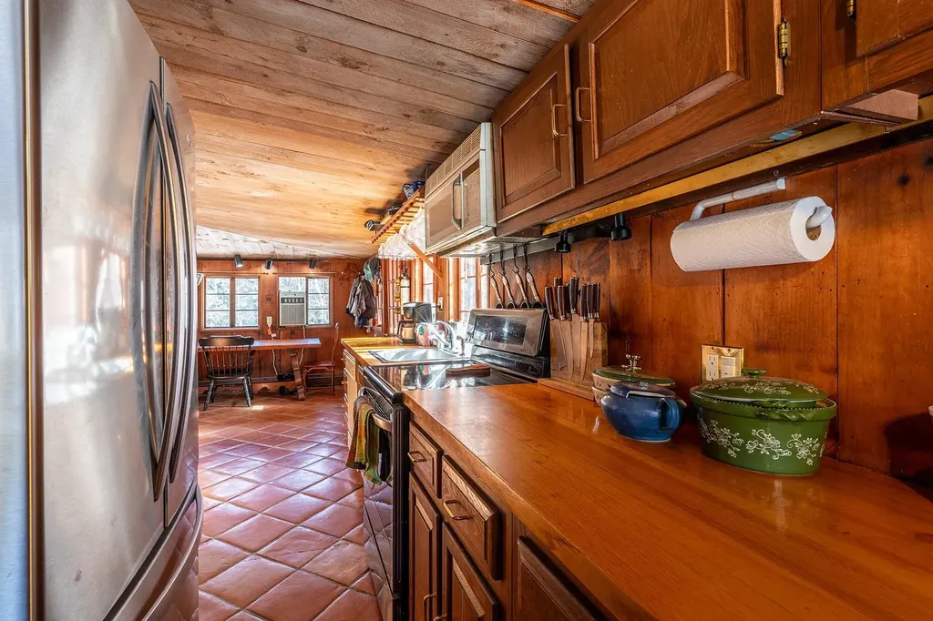 340 Melendy Hill Road Londonderry VT 05155